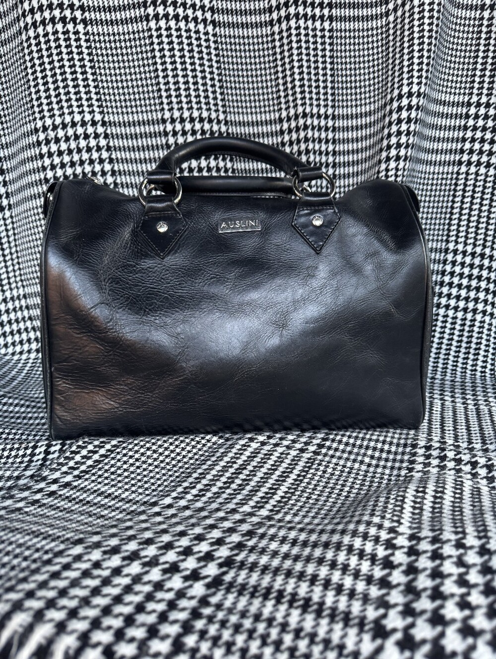 Auslini Womans Italian Classic Black Leather Bag